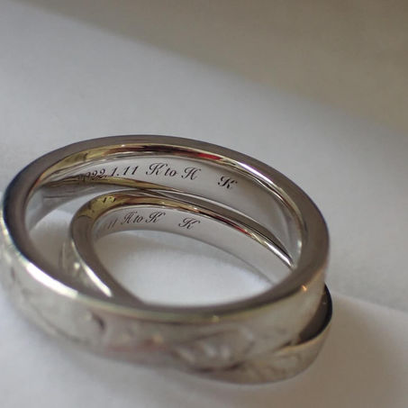 お子様のイニシャルを、結婚指輪に追加加工しました。