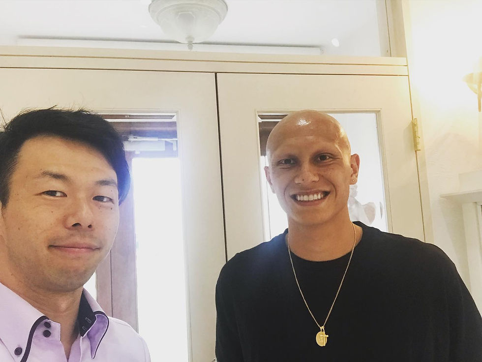 モンテディオ山形のディサロ燦シルヴァーノ選手との記念撮影 アトリエジェムカフェ