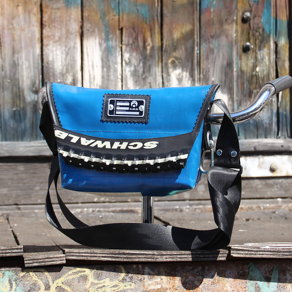 Miniaturbild: Tasche in Blau am Fahrradlenker