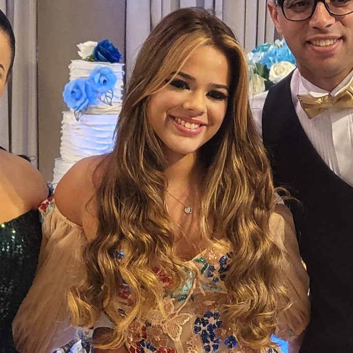 Maquiagem e cabelo para debutante