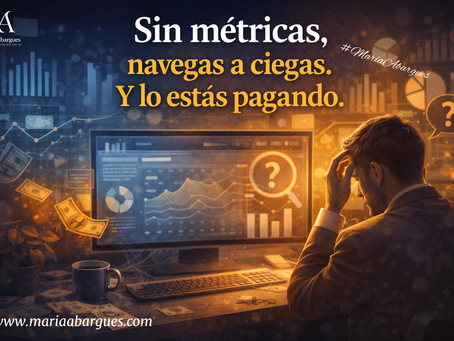 Pantalla de ordenador con dashboard de analítica web mostrando gráficas y datos de tráfico, representando el análisis profesional de métricas digitales para optimizar estrategias de marketing.