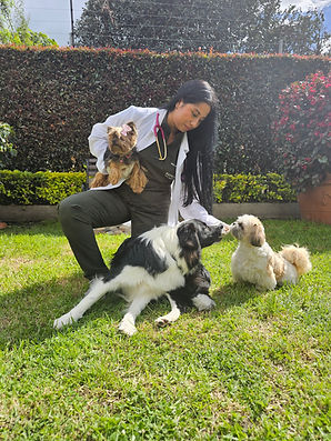 LORENA OVIEDO VETERINARIA.jpg