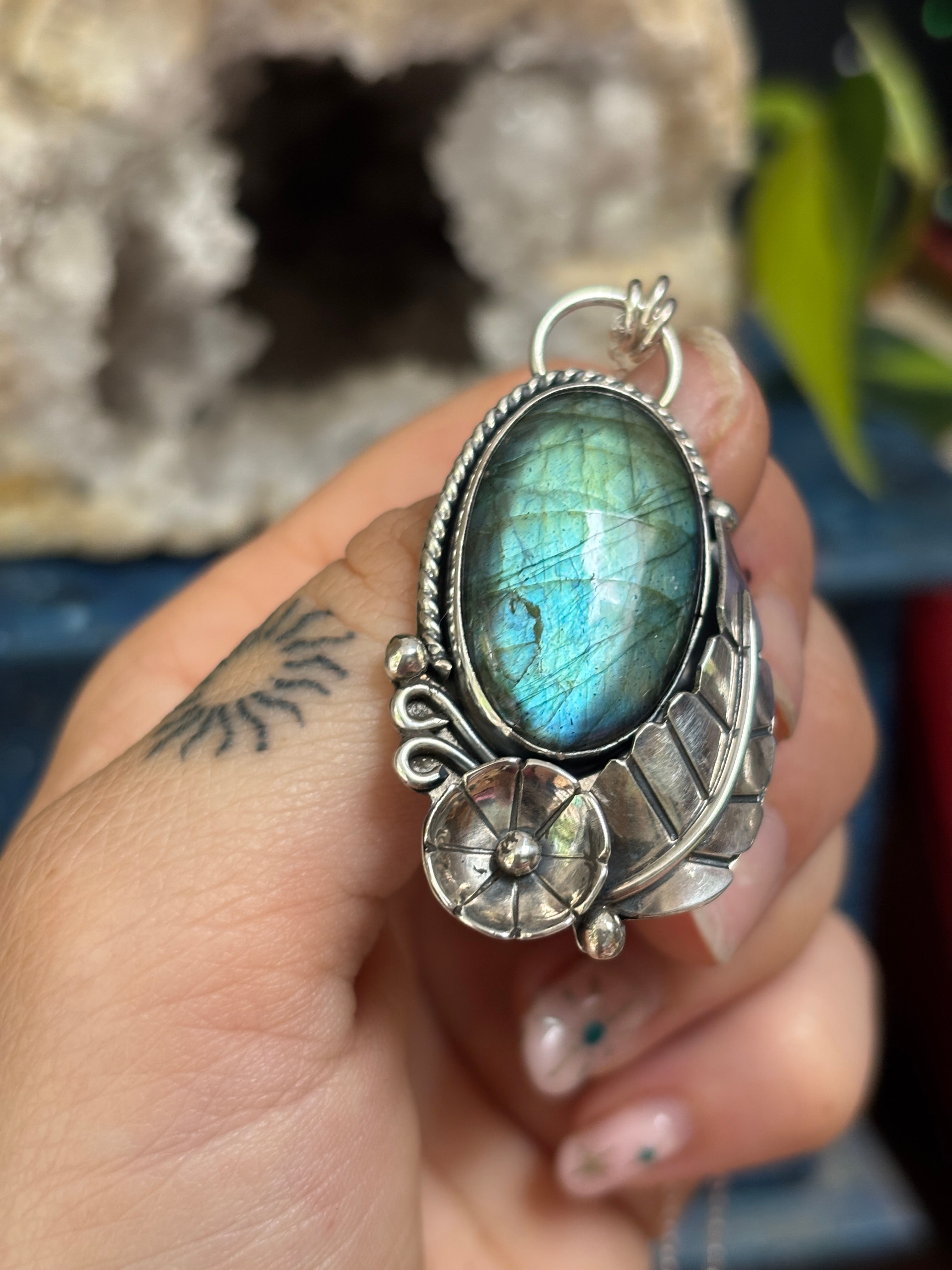 Labradorite Floral Pendant