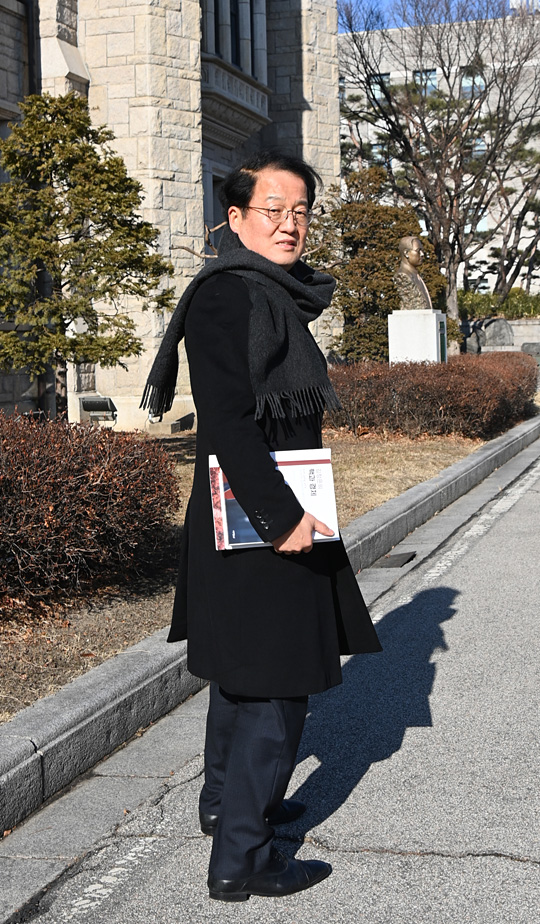 2022.02.09. 문화일보. 파워인터뷰. 평창 어게인’ 대신 결국 ‘미사일 어게인’…대선후보, 안보 최우선을 content media