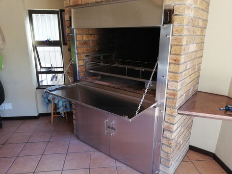 Built in fireplace and Grill