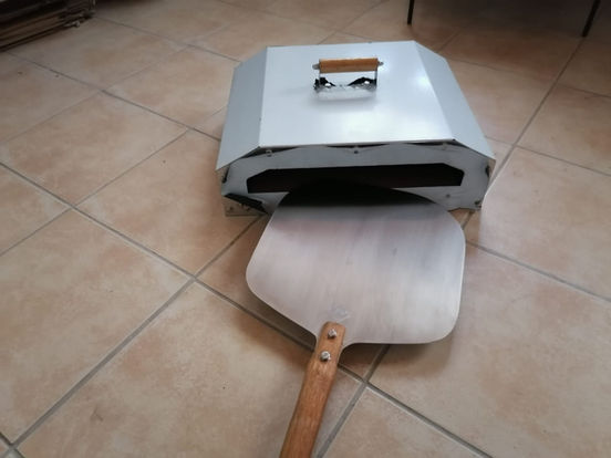 Pizza oven to place over hot coals