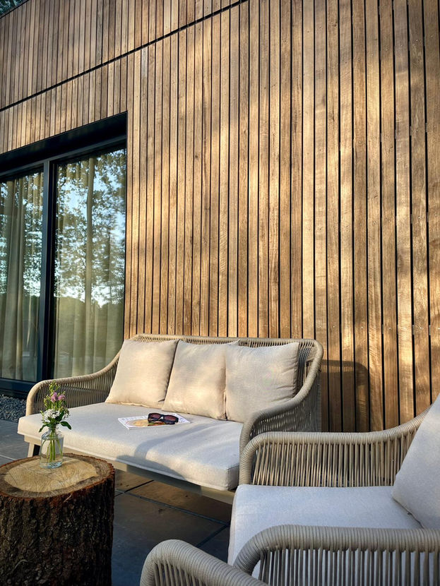 genieten van de natuur in natuurhuis Bosvilla Wateren op het terras buitenleven vakantiehuis natuurhuisje boshuisje vakantiehuis met kinderen vakantiehuis honden welkom