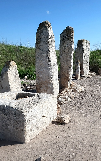 Monoliths_at_gezer.png
