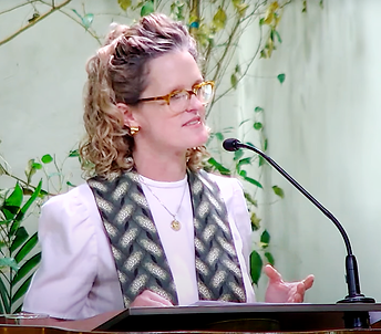 Hannah preaching sideview.png