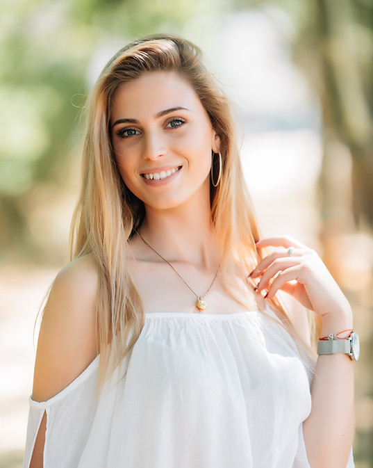 outdoors-portrait-beautiful-young-brunette-girl-park.jpg