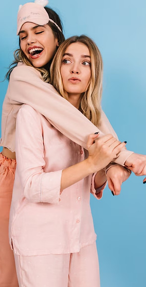 imgi_13_studio-shot-relaxed-female-models-pajamas_197531-12821.jpg