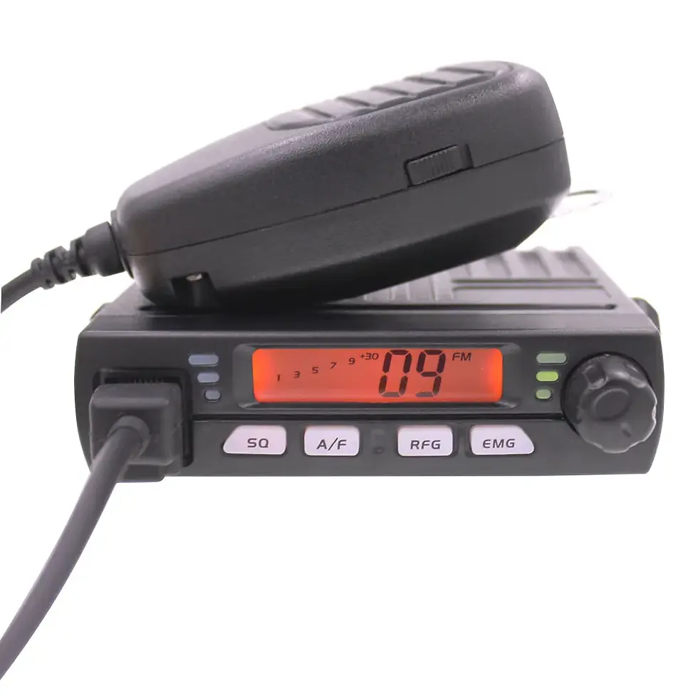 Miniature : Mini radio CB-40M ayant une portée de 5km