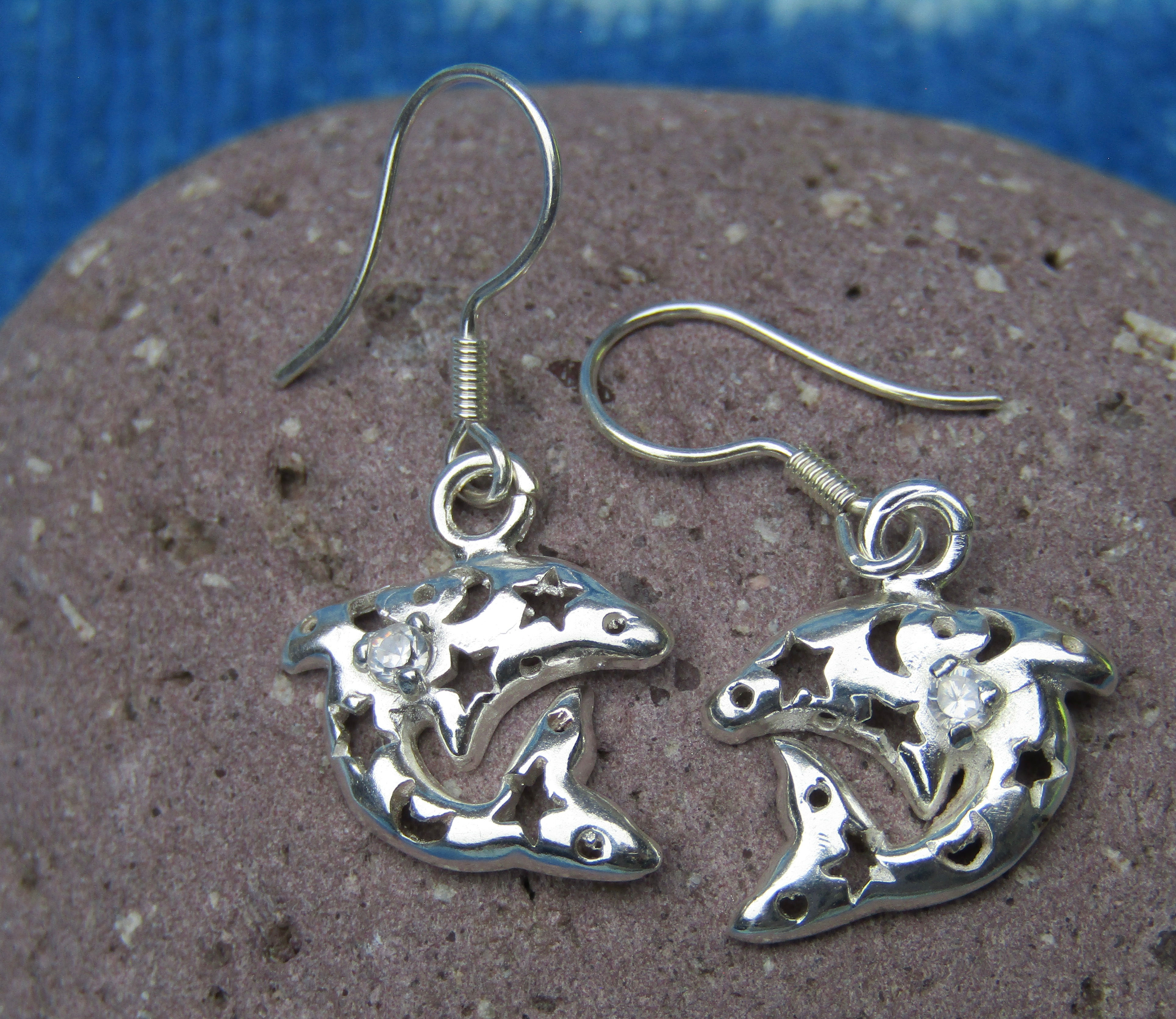 Tiburones con lunas y estrellas