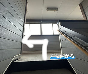 階段上ってから店までの道③