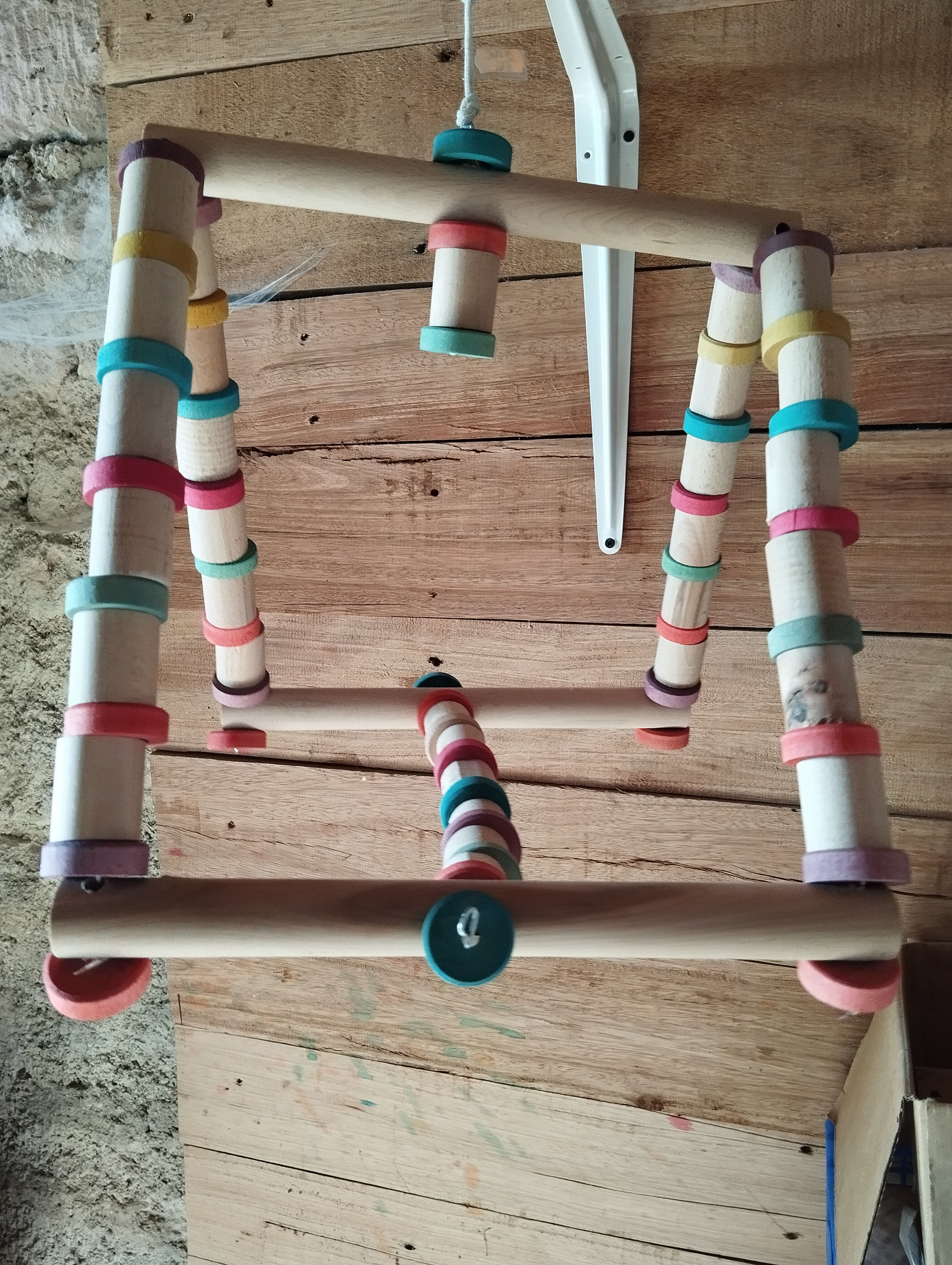 Arc-en-Hêtre Suspendu