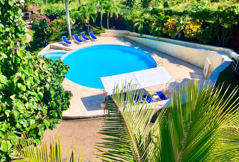 PISCINA CON JACUZZI