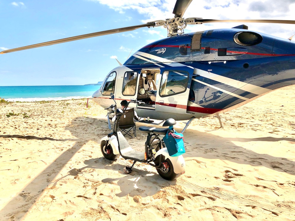 Helicóptero en la playa