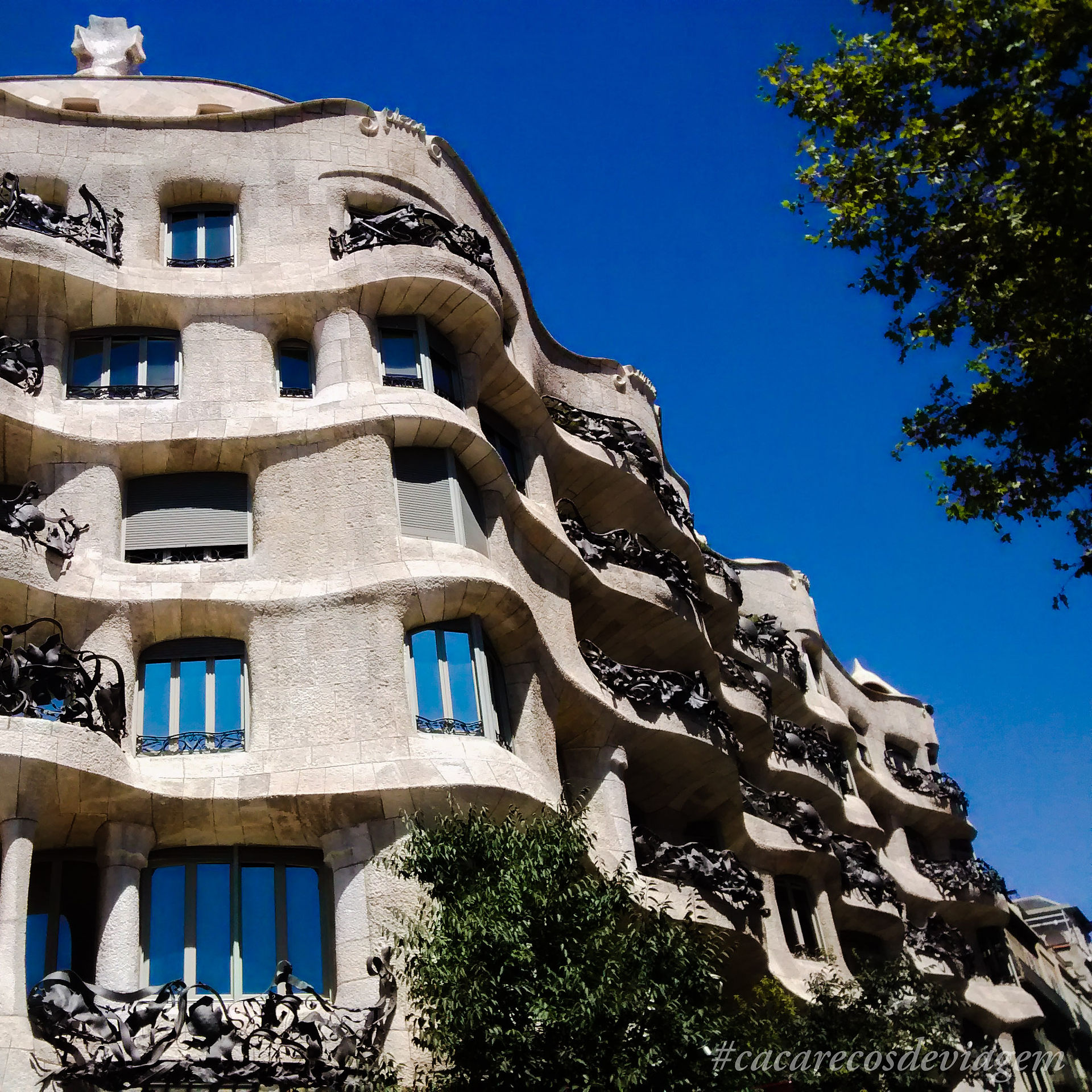 Casa Milà - Vista do prédio