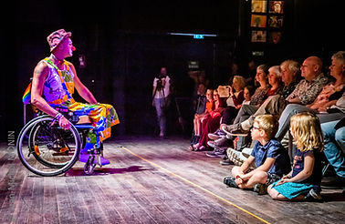 Handi seul face au public