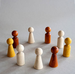 chess-wooden-pieces-arranged-circle.jpg