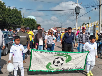 Con desfile y espíritu deportivo, Valtierrilla inaugura su Liga Infantil y Juvenil de Fútbol con 17 equipos