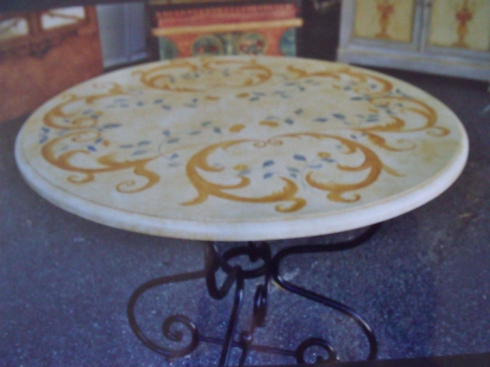 table ronde décor arabesques