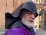 «Իրավունք». Սքեմավոր հոգեւորակաների բանակով ենք գնալու Կաթողիկոսի մոտ. Ինչ է խոստացել Կճոյանը Փաշինյանին