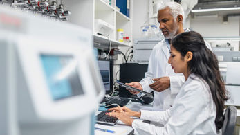 What is the CDC doing to stop the cyclosporiasis outbreak?
