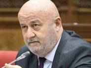 «Իրավունք». Գյումրիում առաջադրված ո՞ր թեկնածուին կսատարի Աղազարյանի կուսակցությունը․ նա փակագծեր է բացում