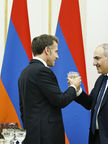 Ես ստանձնում եմ Փաշինյանին աջակցելու պարտավորությունը, որին վստահում եմ 8 տարի. օտարերկրյա գործակալների կողմից կան միջամտություններ՝ Մոսկվայի պատվերով, փորձում են կեղծել ժողովրդավարությունը. Մակրոն