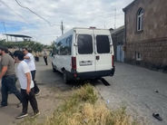 Շենգավիթում սադրիչն ավտոմեքենայով մխրճվել է Բարգավաճ Հայաստան և Մայր Հայաստան կուսակցությունների թիմակիցների բազմության մեջ. Իվետա Տոնոյան