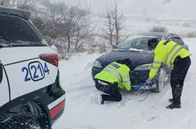 Սյունիքում վաղ առավոտից ձնաբքի միջից դուրս է բերվել 40-ից ավելի ավտոմեքենա