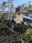 Դավիթ Բեկի փողոցում «KamAZ»-ը բախվել է ծառերին, ապա կոտրել գազատար խողովակի երկաթե հենասյուները