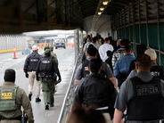 ԱՄՆ-ից արտաքսված հայերին ինքնաթիռով հասցրել են Երևան