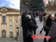 «Ժողովուրդ». Անհետ կորածների ծնողներին ԱԺ-ն «բանտարկել» էր օթյակում՝ ապակիներով փակված