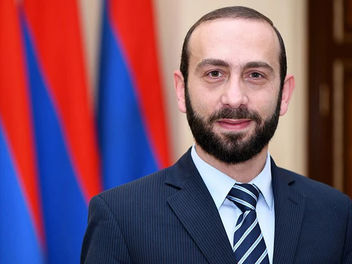 Արարատ Միրզոյանը 2 շաբաթով արձակուրդ է մեկնում. նրան հերթով կփոխարինեն փոխնախարարները