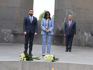 Կանադայի ԱԳ նախարարն այցելել է Հայոց ցեղաuպանnւթյան հուշահամալիր