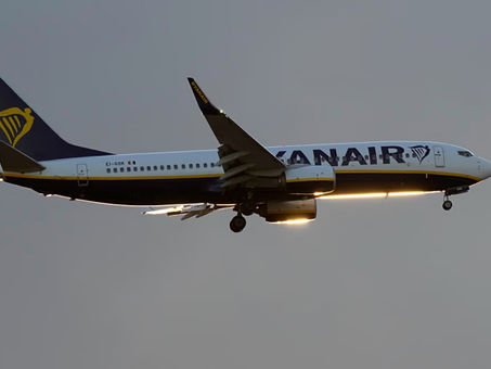 Ryanair ավիաընկերության ինքնաթիռի պատուհանը թռիչքի ժամանակ կnտրվել է. կա վիրավnր