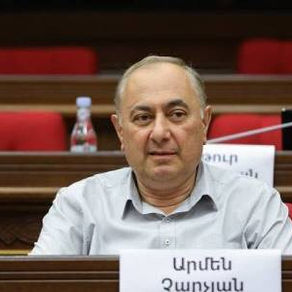 Այս պահին իրավապահները խուզարկում են «Իզմիրլյան» ԲԿ-ի տնօրեն Արմեն Չարչյանի աշխատասենյակը. Փաստաբան