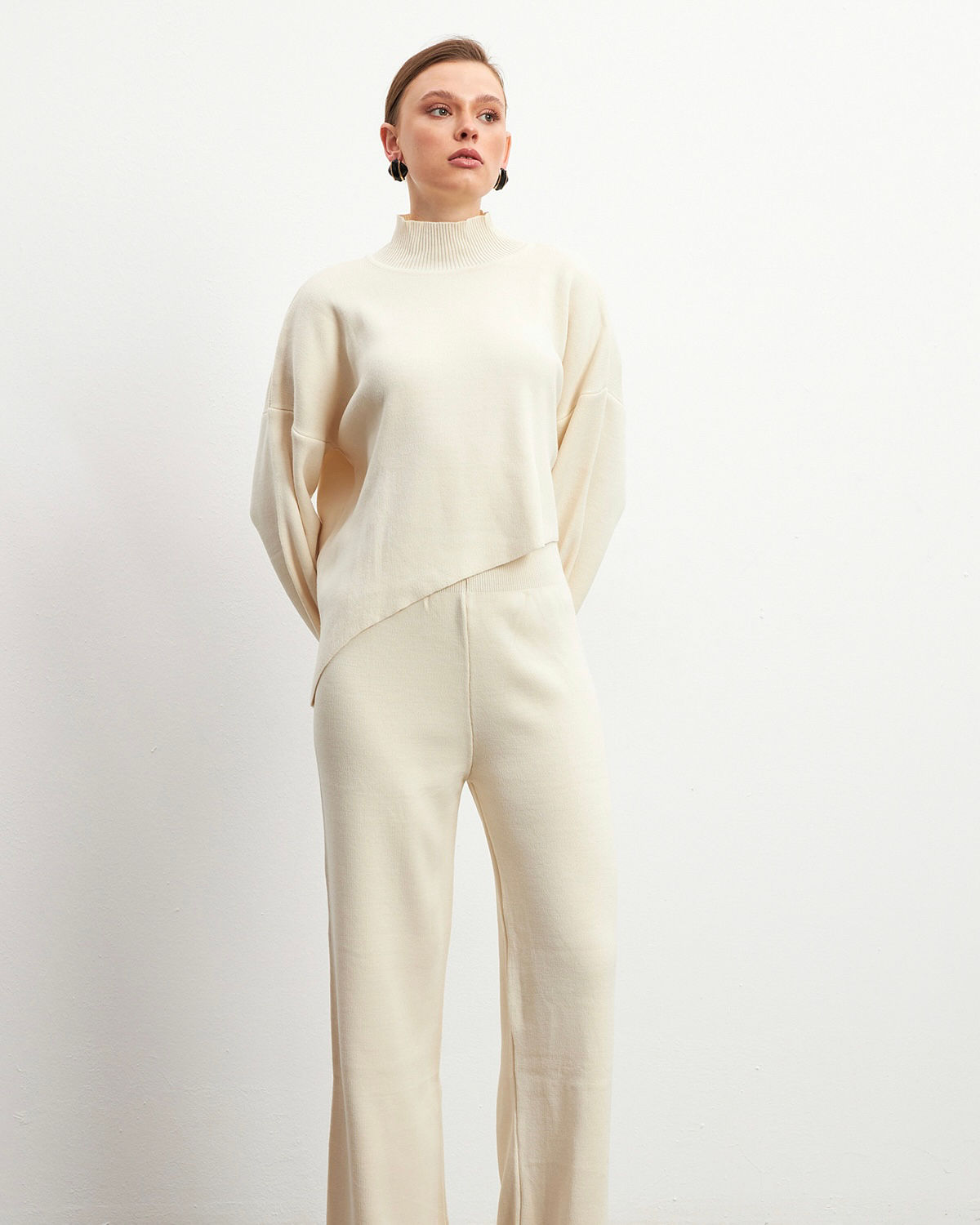 Off-White Wool Set