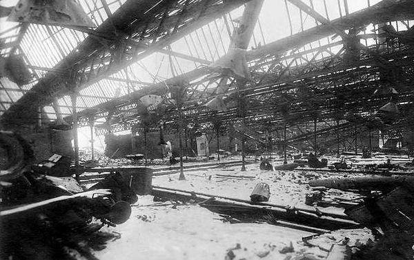 Intérieur de la remise a locomotive - Billy Montigny