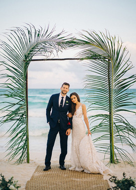 05PalmFrondCeremonyArch-SeanCookWeddings