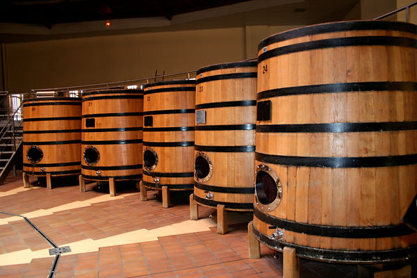 Louis_Jadot,_Burgundy_wood_fermenters.jpg