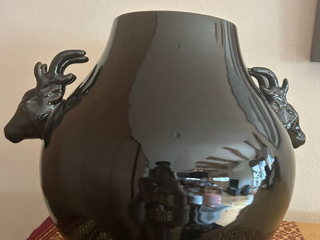 牛の首　黒陶器　花瓶
