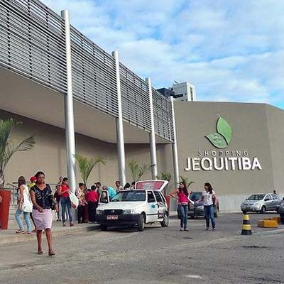 Fiscais  vistoriam obras de expansão do Shopping Jequitibá