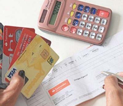 Juros do cheque especial e rotativo do cartão sobem em março