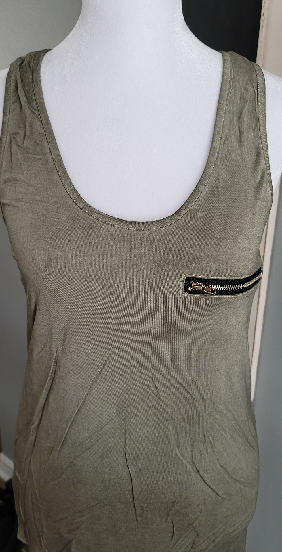Thumbnail: Zipper Tank