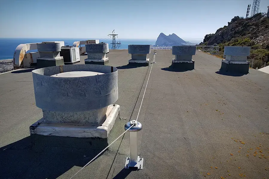 Instal·lació de línies de vida homologades