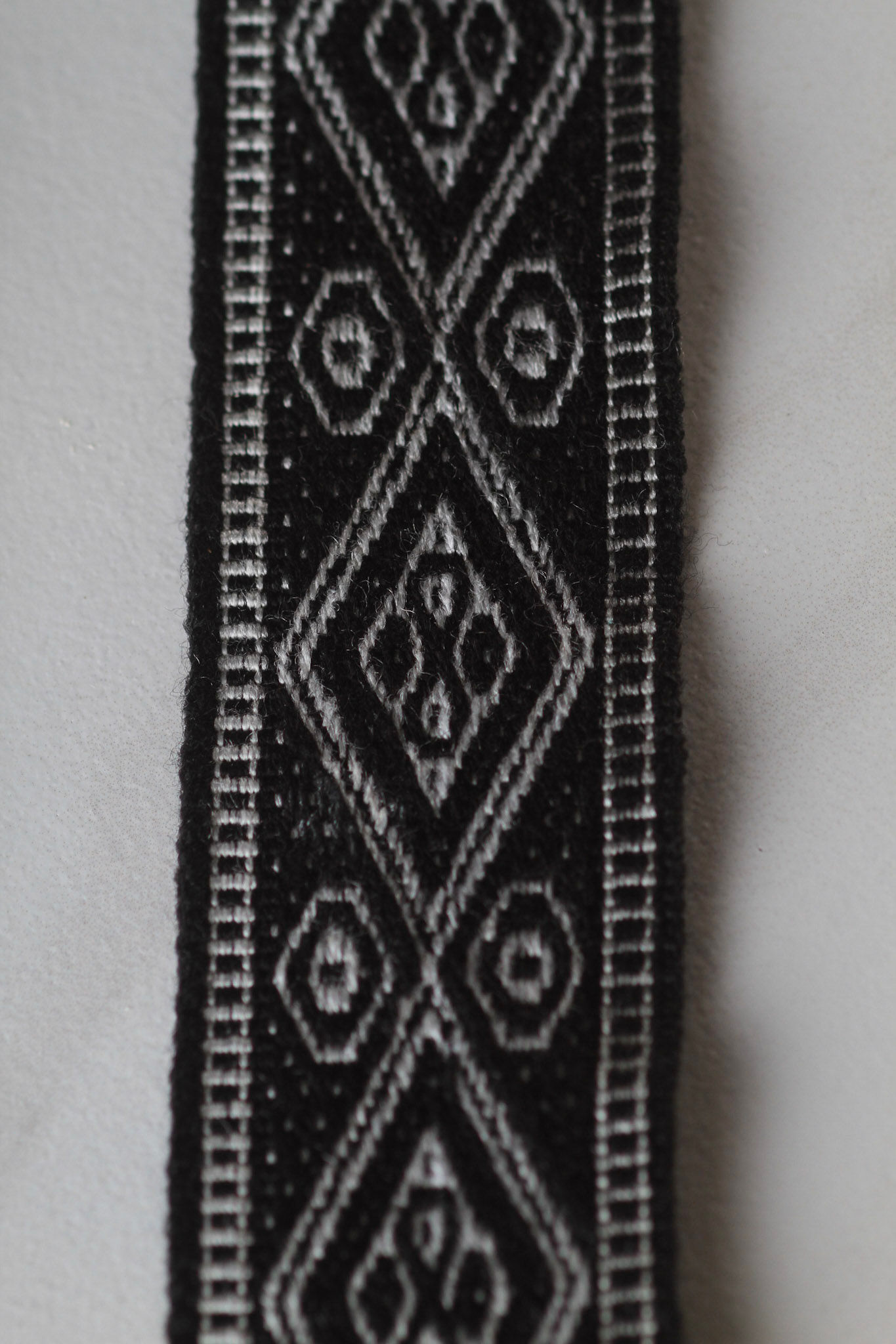 GuRu Black & White Yoga Strap