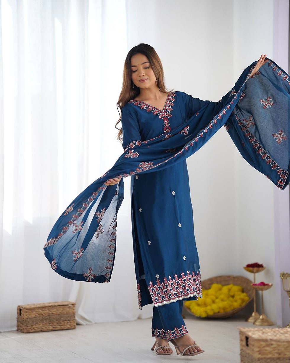 Thumbnail: Desinger silk - chinnon suit